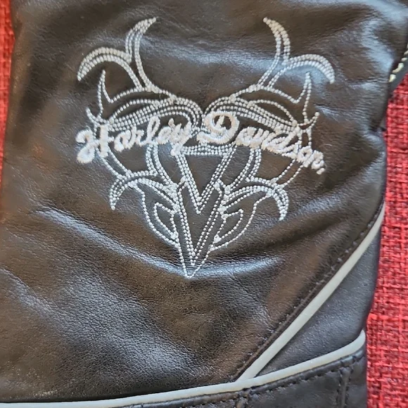 Harley-Davidson Black Leather Gloves with White Detailing - Picture 2 of 7